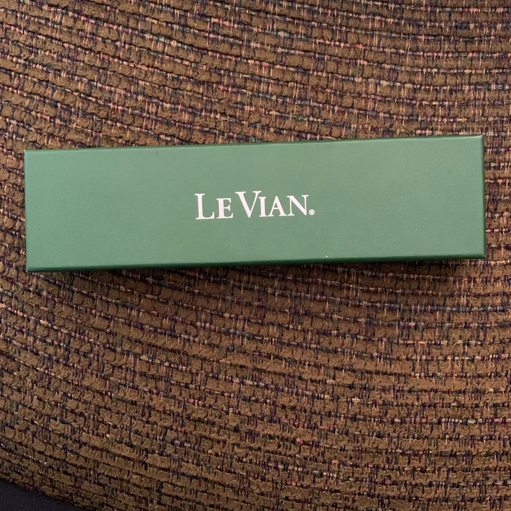Authentic LeVian Green Pen Box